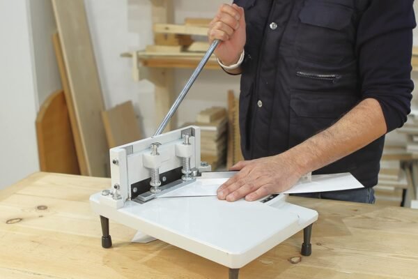 Virutex U78 Manual Laminate Miter Cutter for Clean Precise Chip-Free Cut on Laminate, Plastic or Veneer Easy Use and Professional Finish, Adjustable Cut 45º - 90º, Material Held in Place Automatically - Image 2